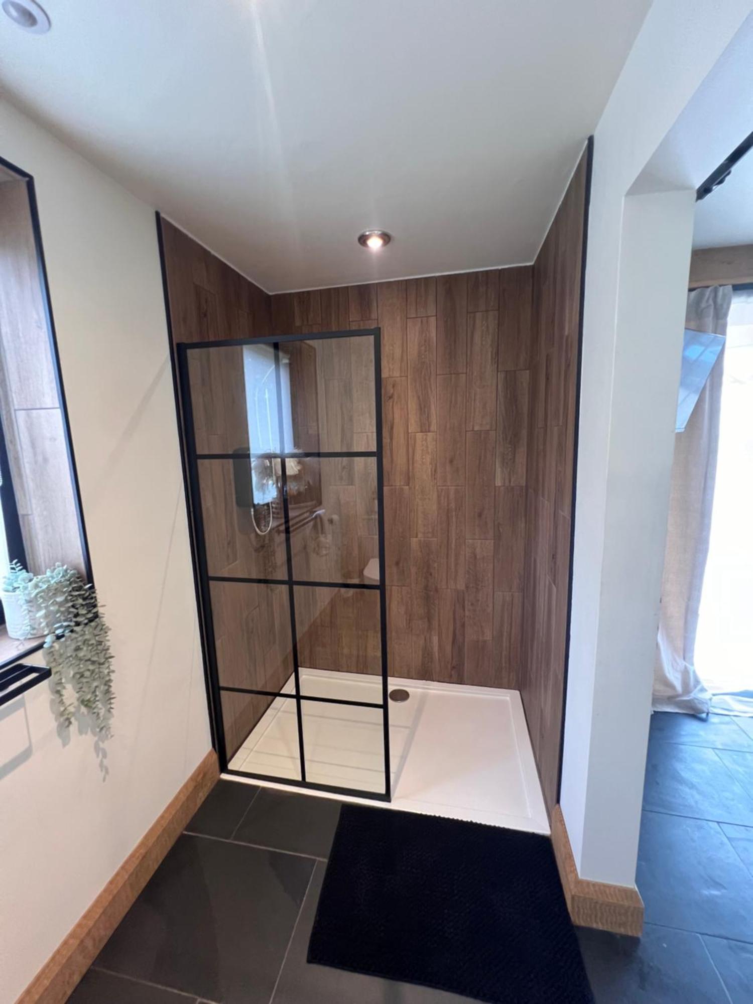 Luxury Courtyard Studio In Лланголлен Экстерьер фото