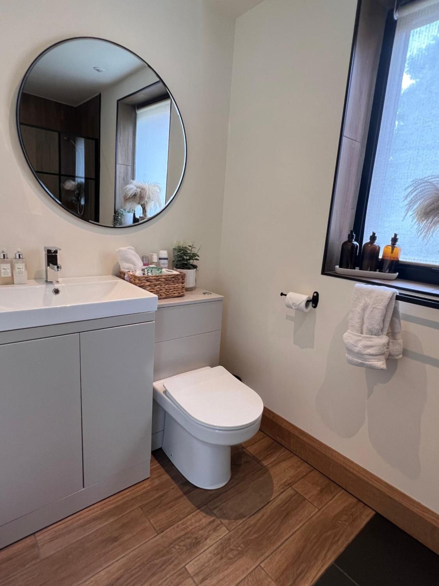 Luxury Courtyard Studio In Лланголлен Экстерьер фото